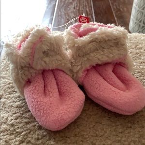 BNWT Zutano baby booties size 6M
